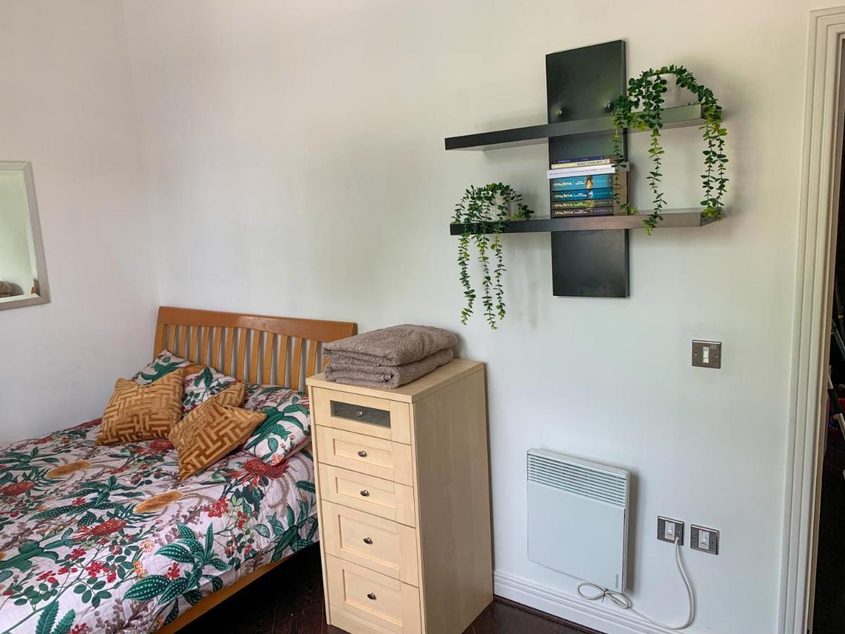 Room In Stratford With Private Bathroom And Parking Londen Buitenkant foto